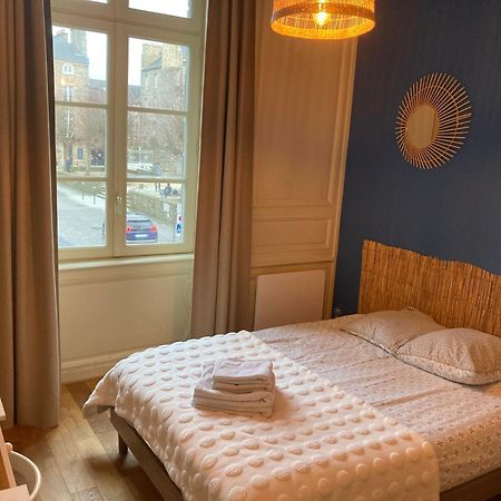 L'Aparthé - Appart cosy avec vue sur la place du marché Dinan Extérieur photo