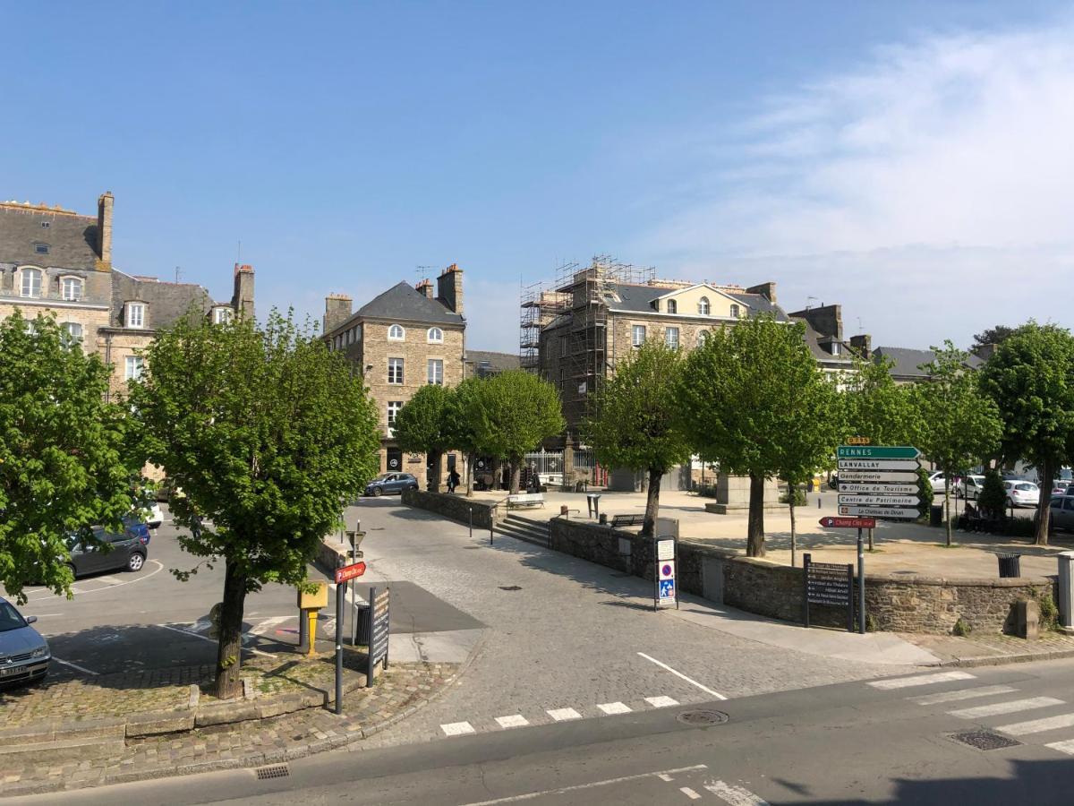 L'Aparthé - Appart cosy avec vue sur la place du marché Dinan Extérieur photo