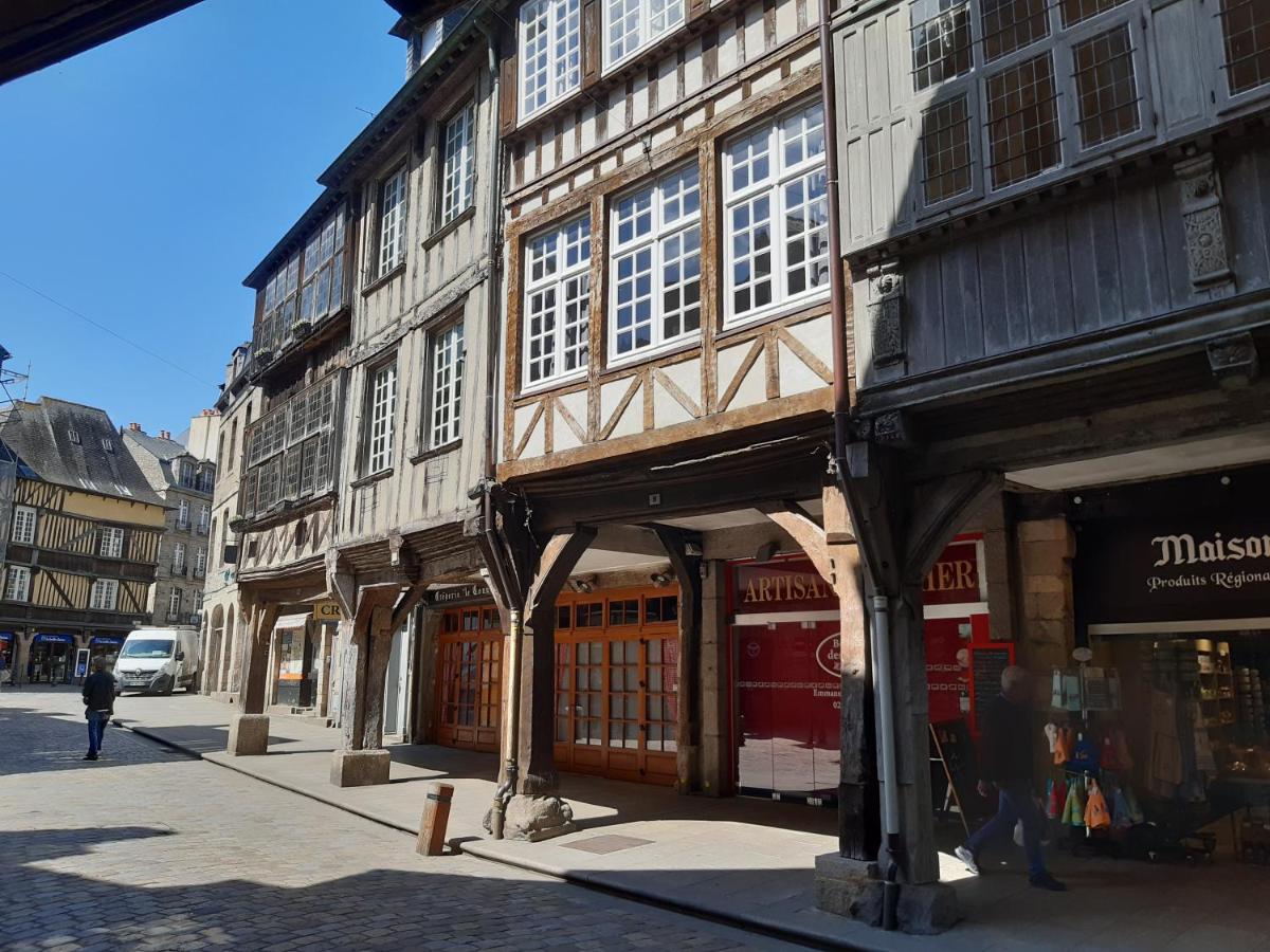 L'Aparthé - Appart cosy avec vue sur la place du marché Dinan Extérieur photo