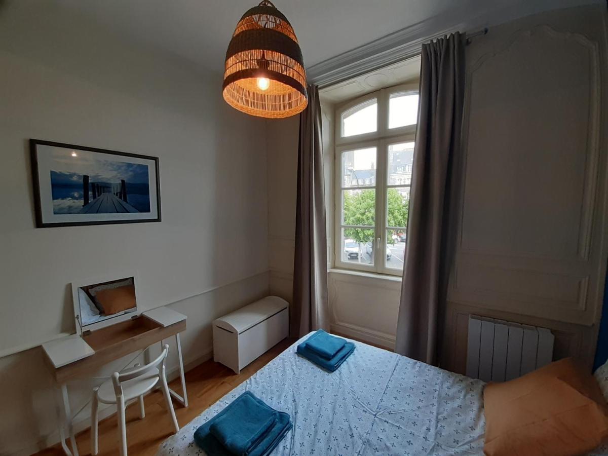 L'Aparthé - Appart cosy avec vue sur la place du marché Dinan Extérieur photo