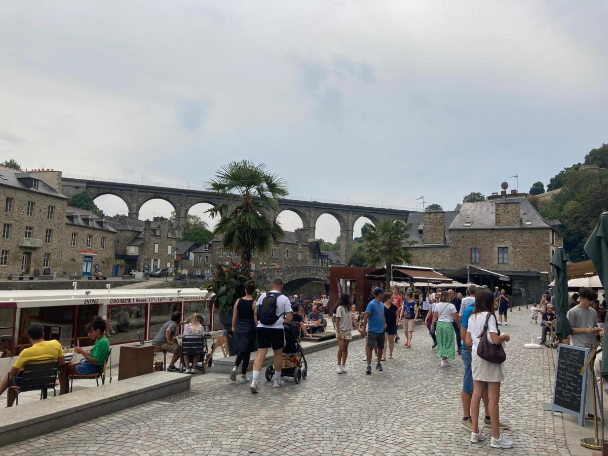 L'Aparthé - Appart cosy avec vue sur la place du marché Dinan Extérieur photo