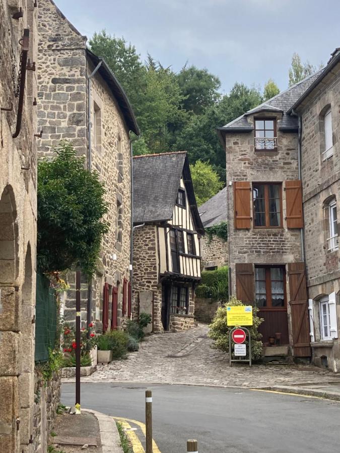 L'Aparthé - Appart cosy avec vue sur la place du marché Dinan Extérieur photo