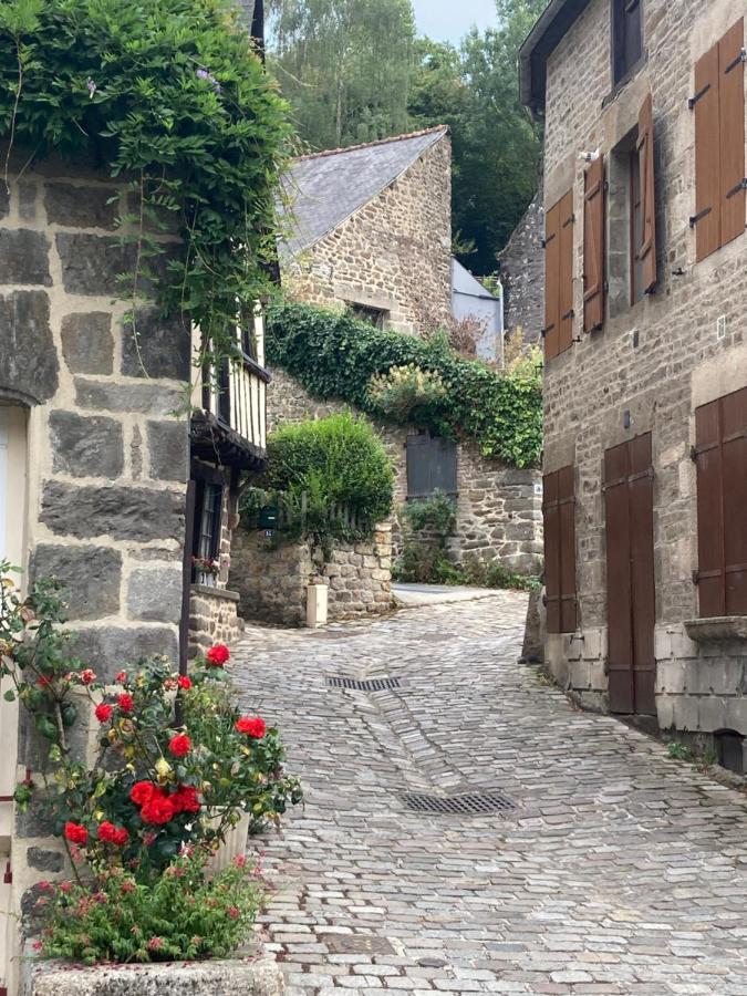 L'Aparthé - Appart cosy avec vue sur la place du marché Dinan Extérieur photo