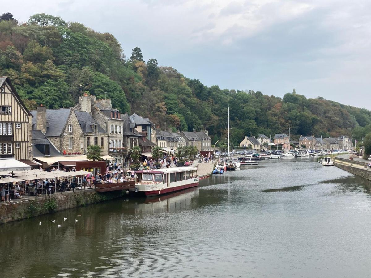 L'Aparthé - Appart cosy avec vue sur la place du marché Dinan Extérieur photo
