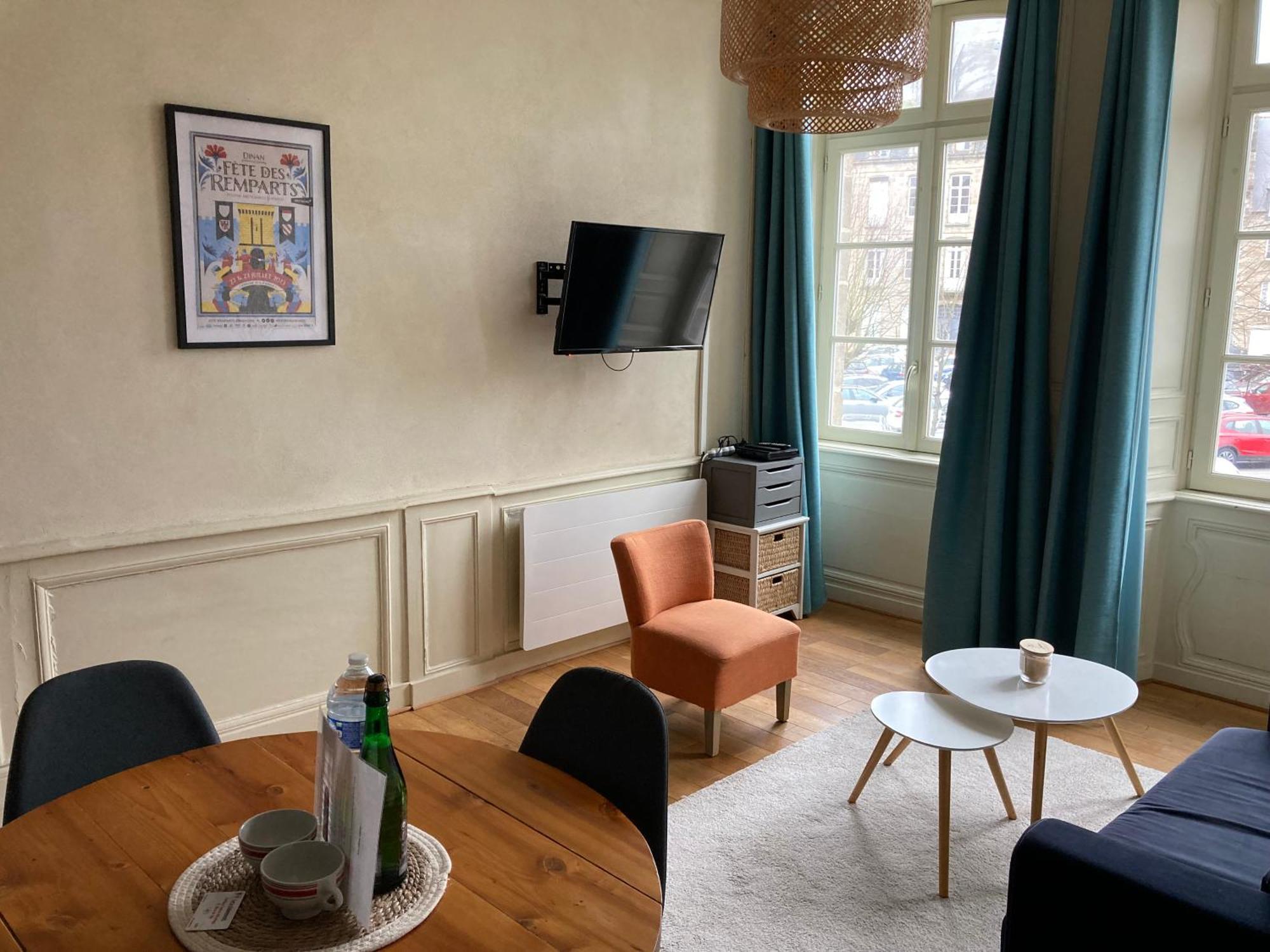 L'Aparthé - Appart cosy avec vue sur la place du marché Dinan Extérieur photo